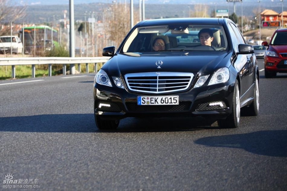 奔驰新E级试驾实拍图外观