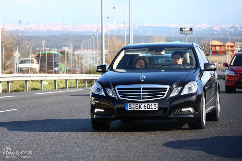 奔驰新E级试驾实拍图外观