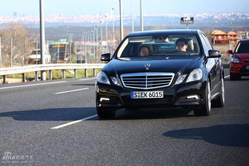 奔驰新E级试驾实拍图外观