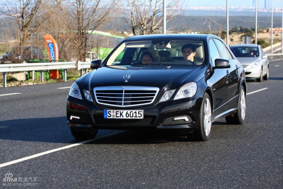 奔驰新E级试驾实拍图外观