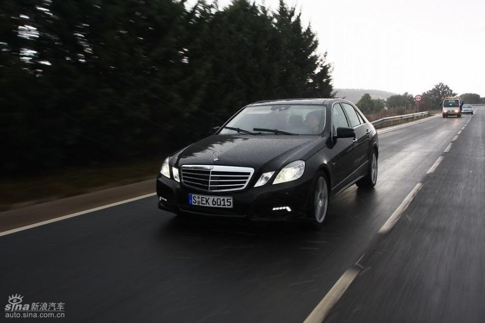 奔驰新E级试驾实拍图外观