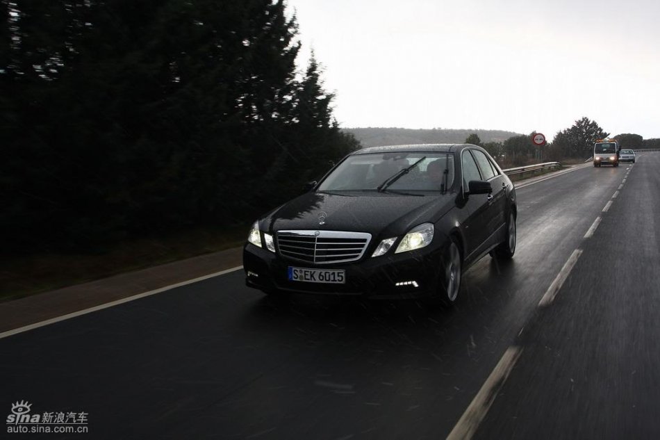 奔驰新E级试驾实拍图外观