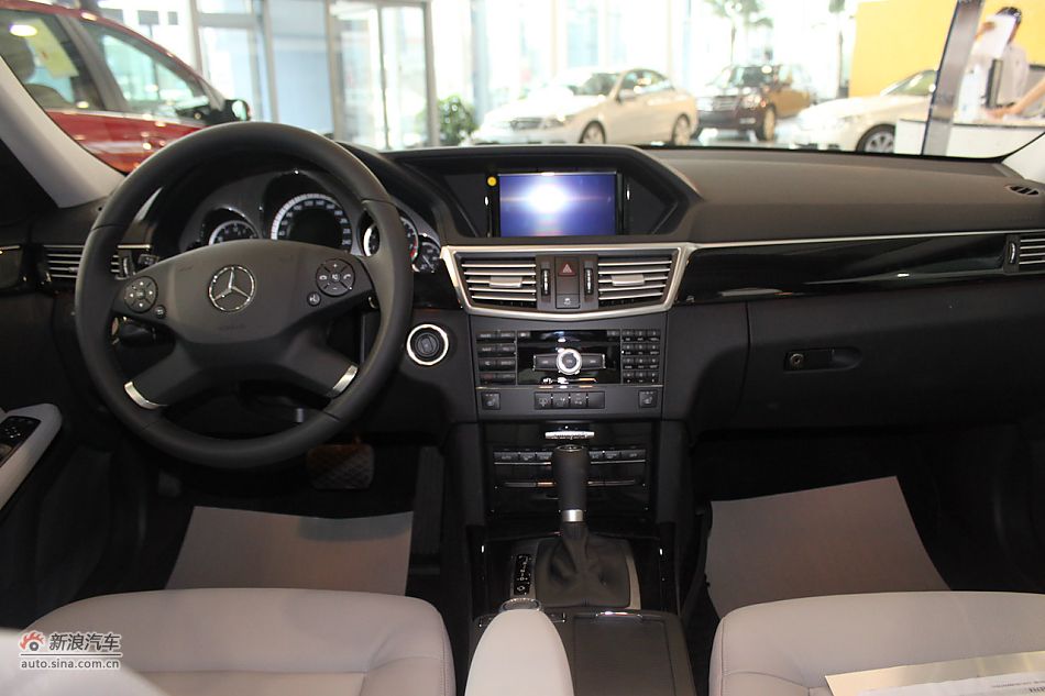 奔驰E260 CGI时尚型