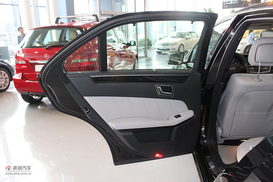 奔驰E260 CGI时尚型