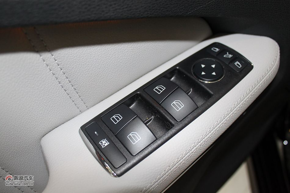 奔驰E260 CGI时尚型