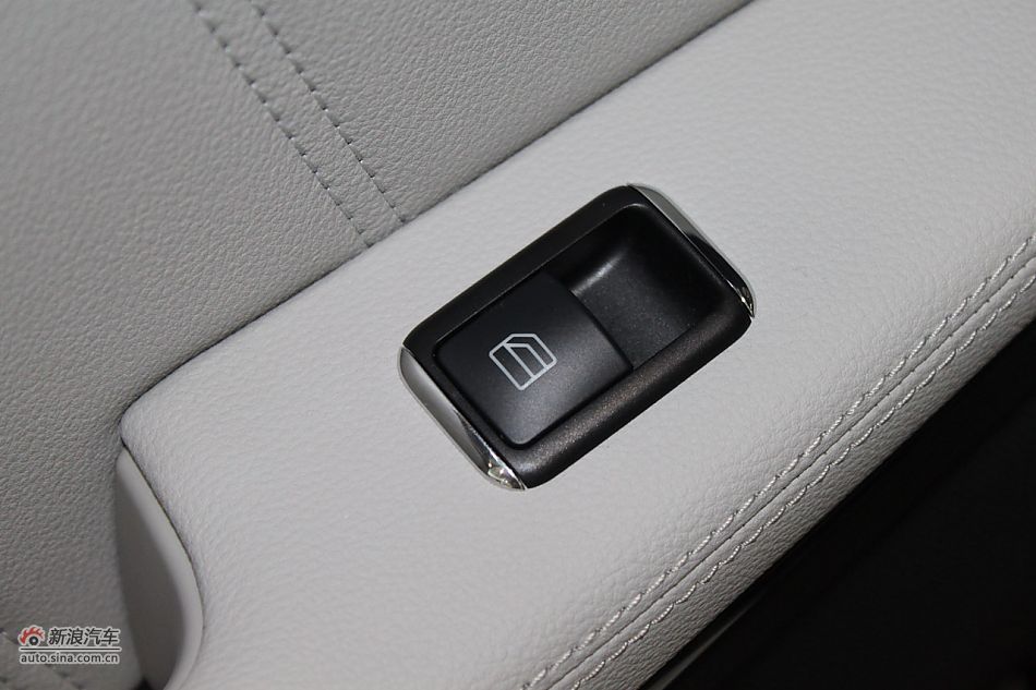 奔驰E260 CGI时尚型