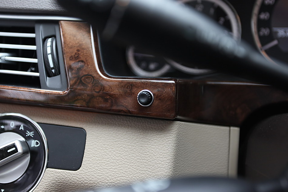 全新一代E300内饰图片