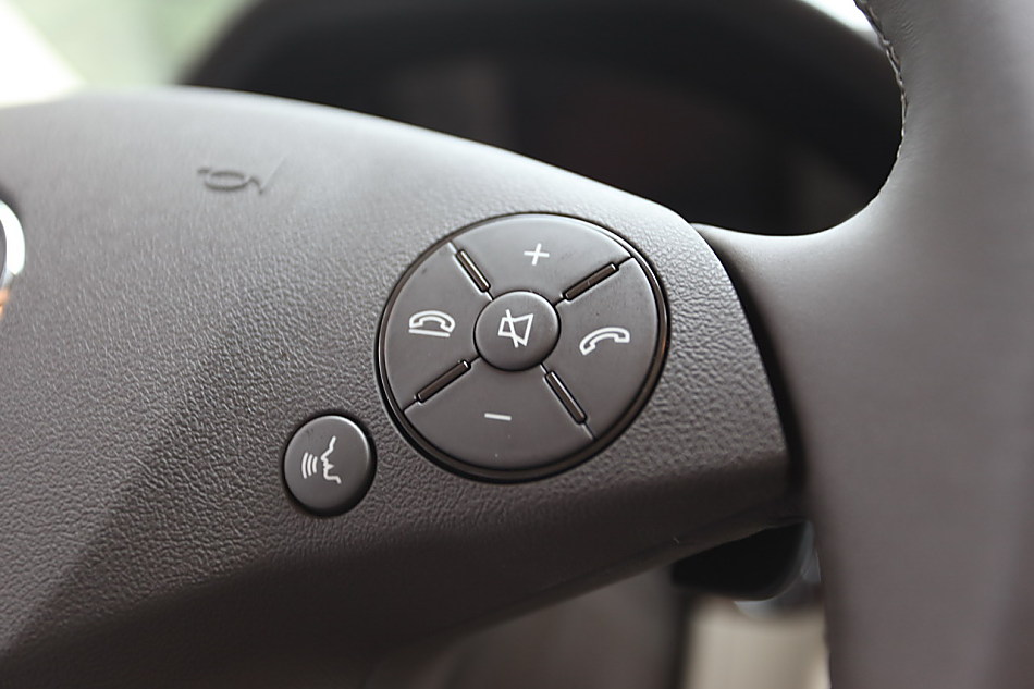 全新一代E300内饰图片