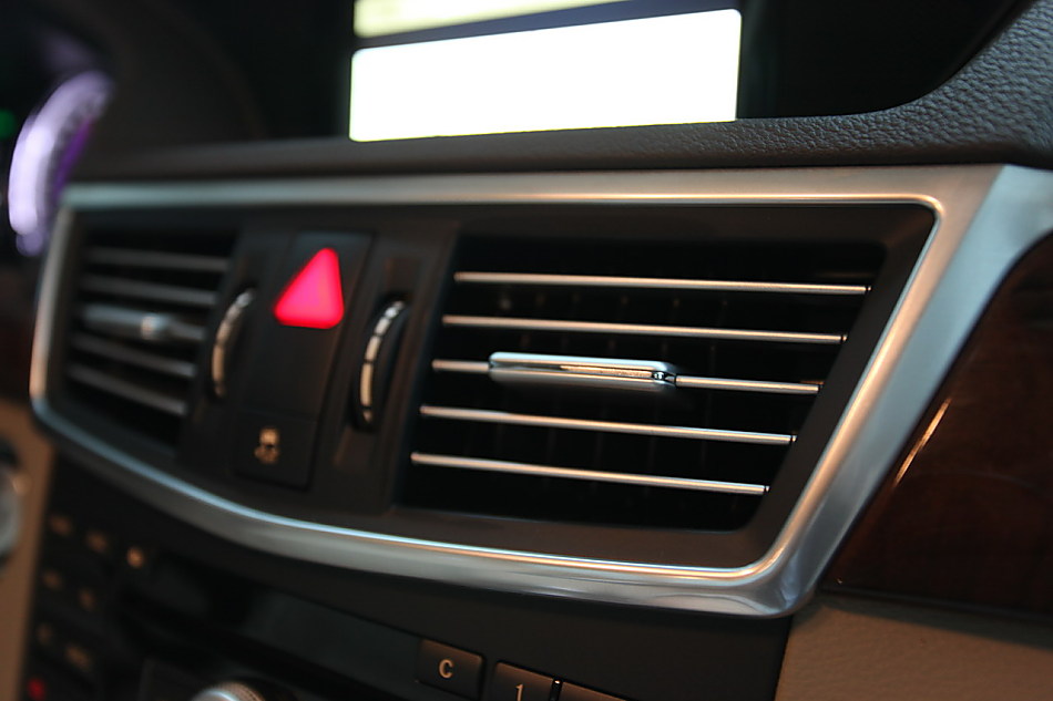 全新一代E300内饰图片