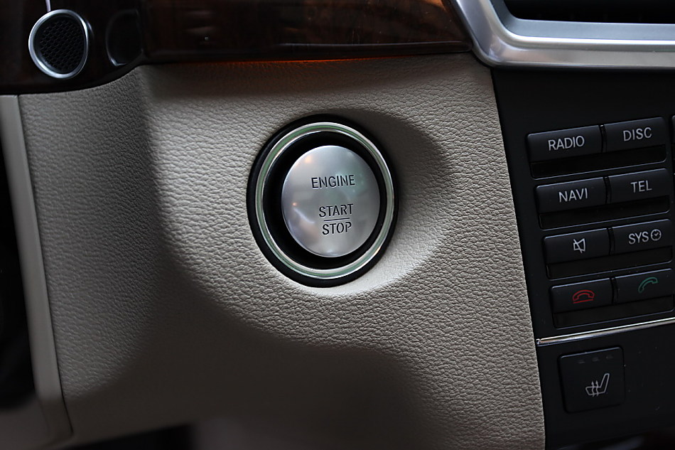 全新一代E300内饰图片