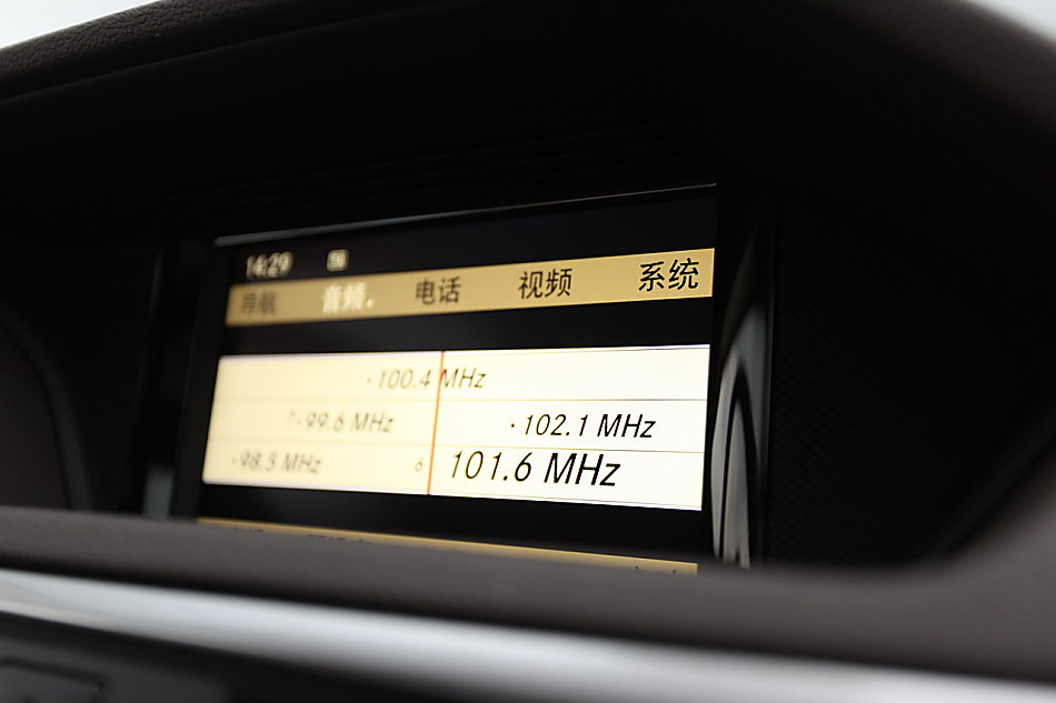 全新一代E300内饰图片