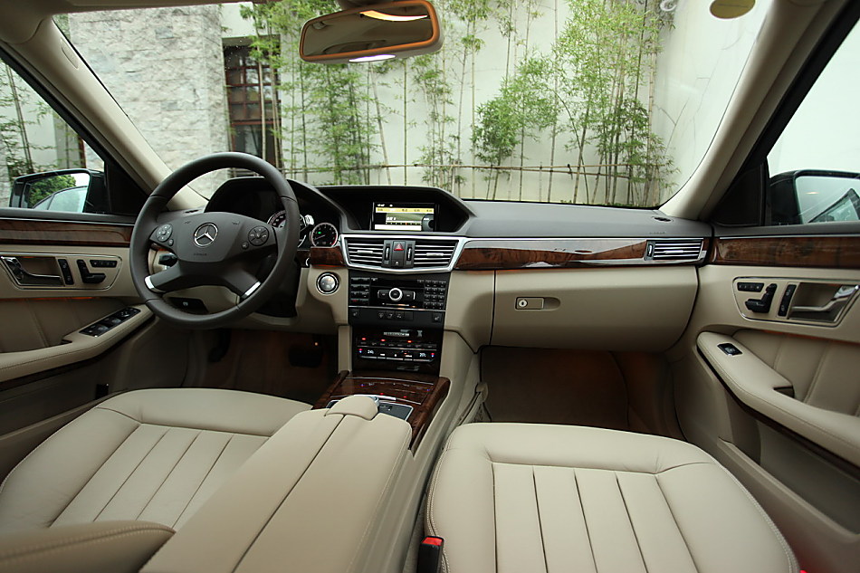 全新一代E300内饰图片