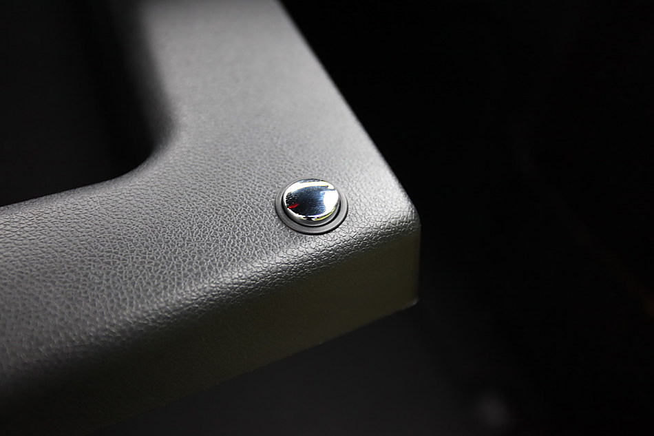 全新一代E300内饰图片