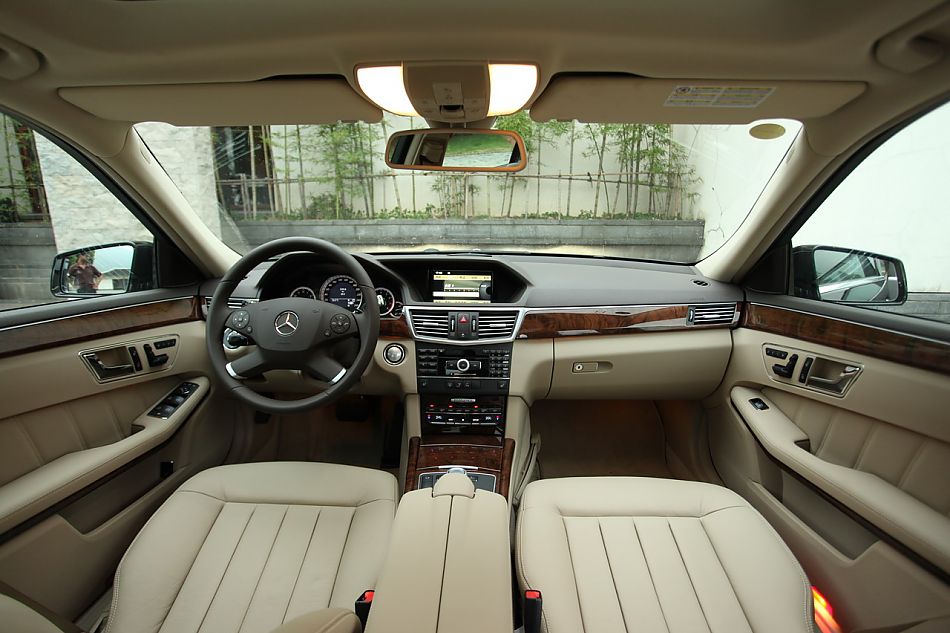 全新一代E300内饰图片