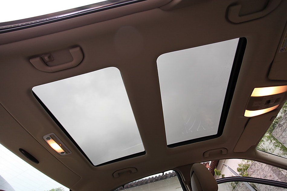 全新一代E300内饰图片