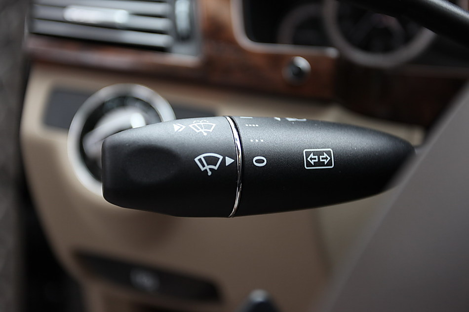 全新一代E300内饰图片