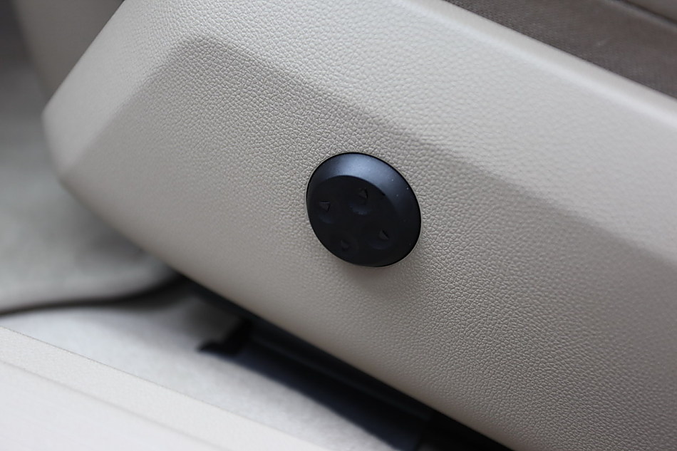 全新一代E300内饰图片