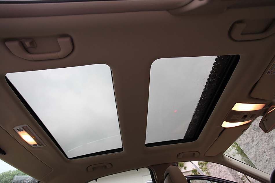 全新一代E300内饰图片