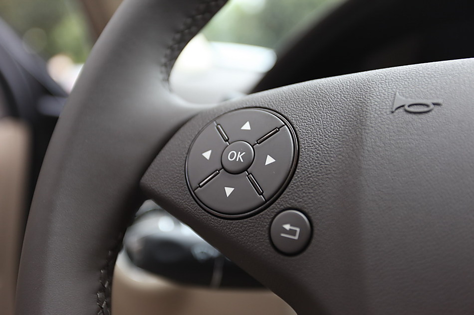 全新一代E300内饰图片