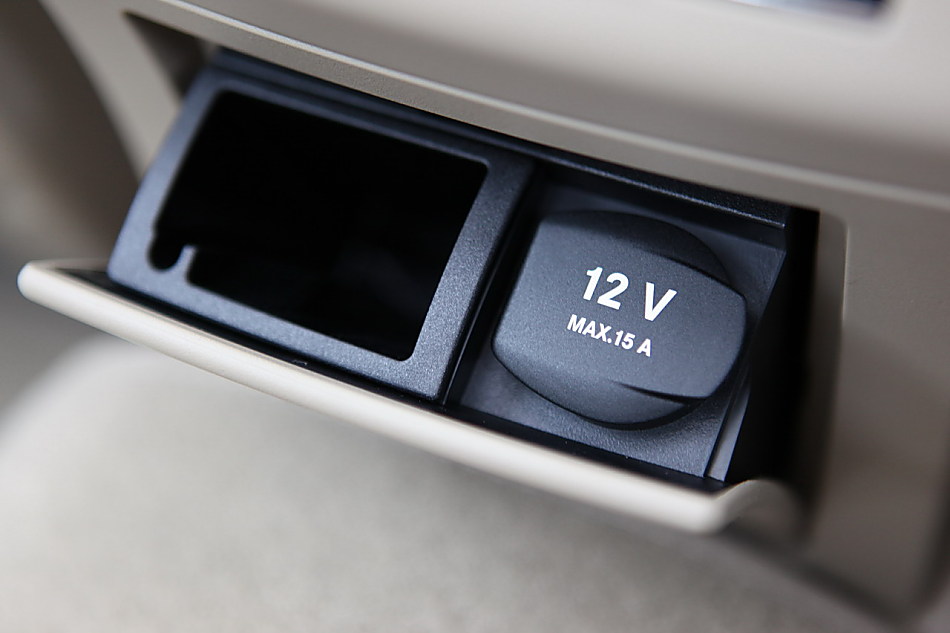 全新一代E300内饰图片