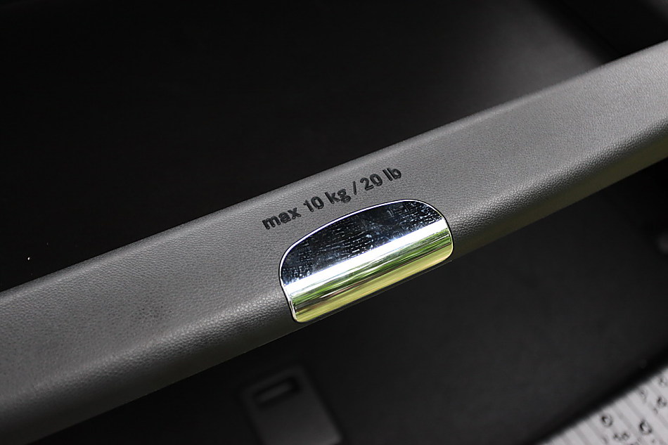 全新一代E300内饰图片