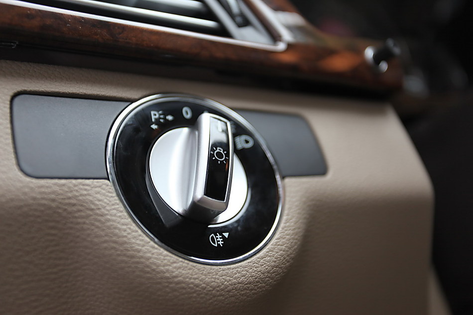 全新一代E300内饰图片