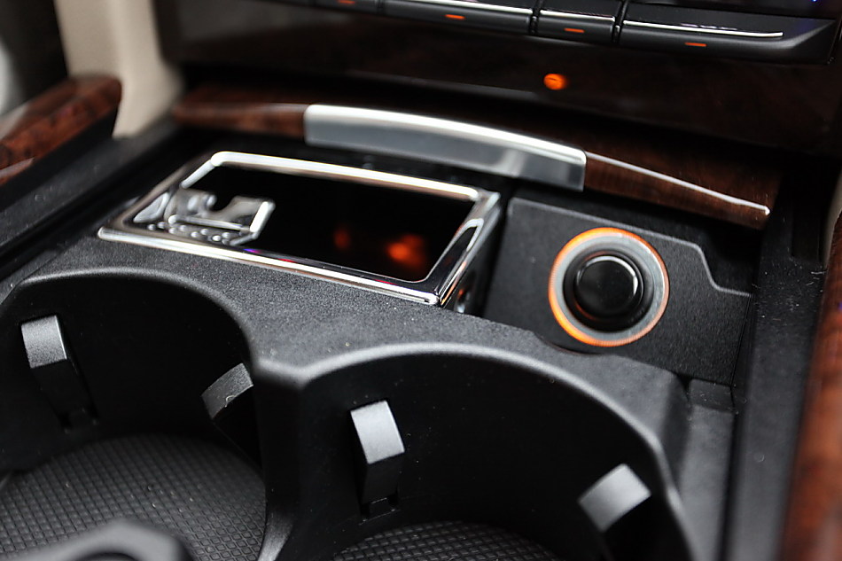 全新一代E300内饰图片