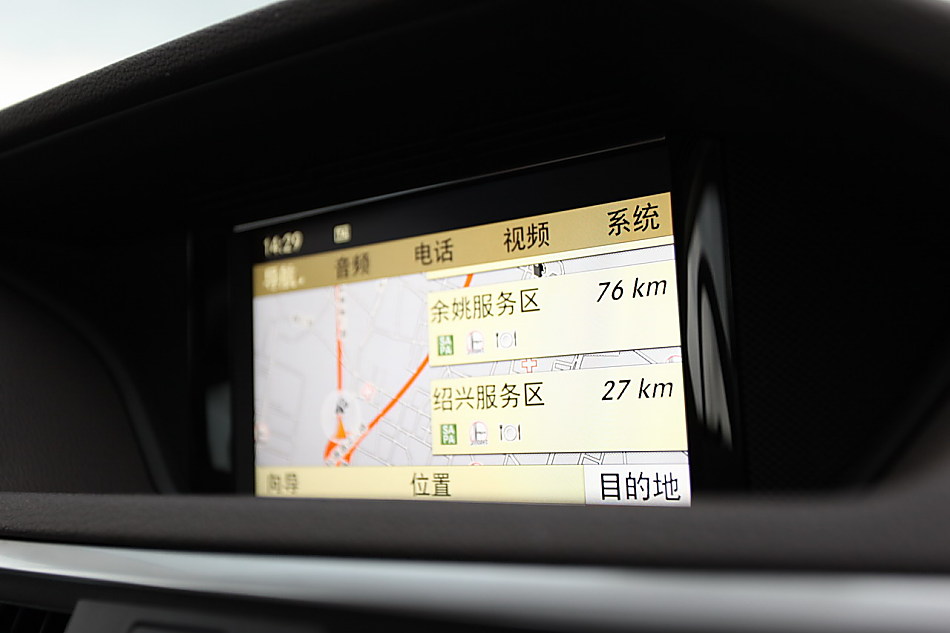 全新一代E300内饰图片