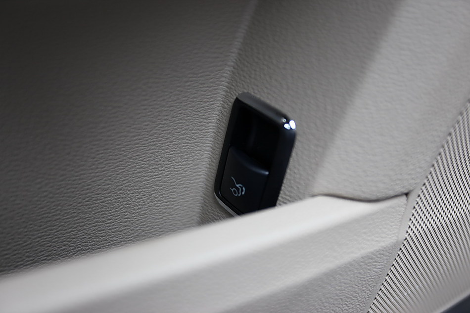 全新一代E300内饰图片