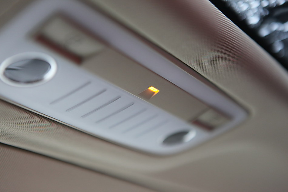 全新一代E300内饰图片