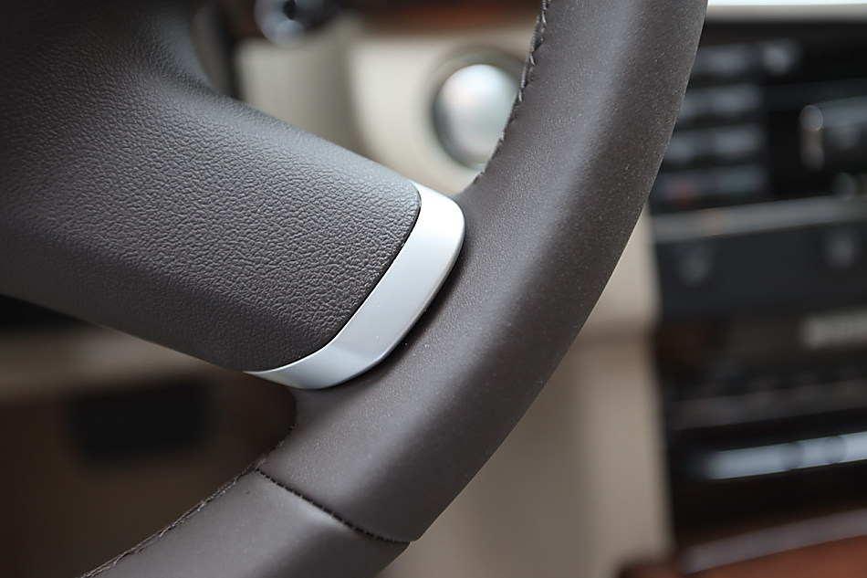 全新一代E300内饰图片