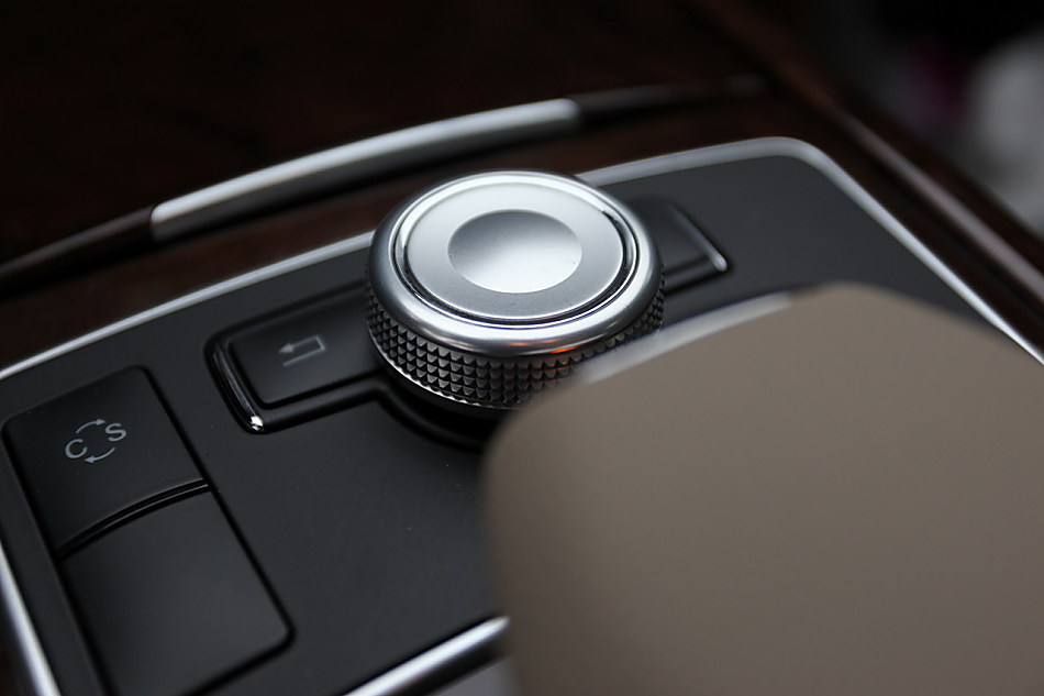 全新一代E300内饰图片