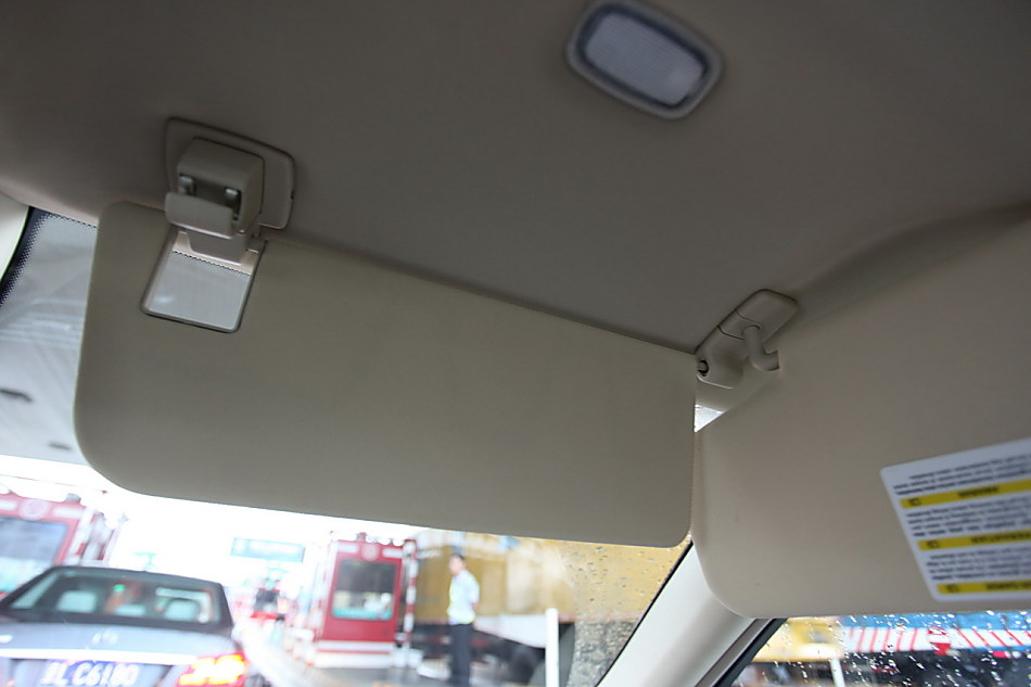 全新一代E300内饰图片