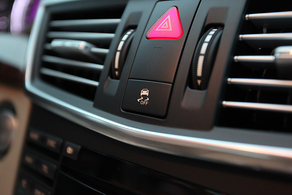 全新一代E300内饰图片