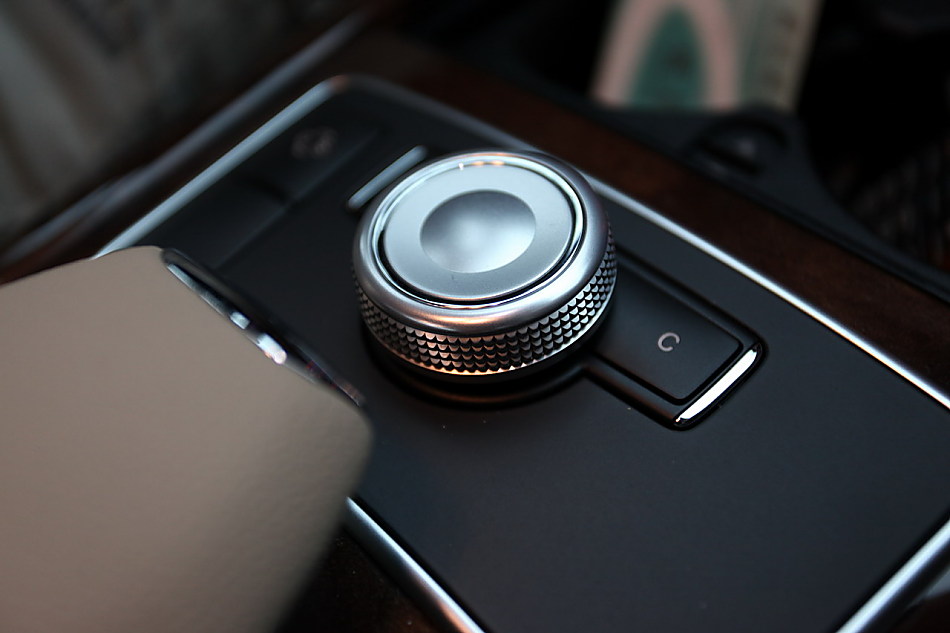 全新一代E300内饰图片