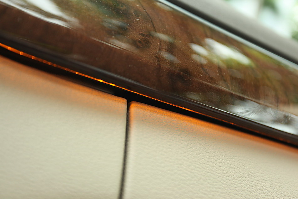 全新一代E300内饰图片