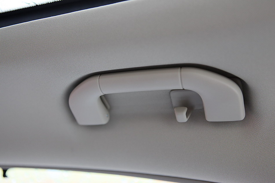 全新一代E300内饰图片