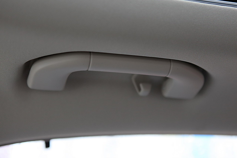 全新一代E300内饰图片