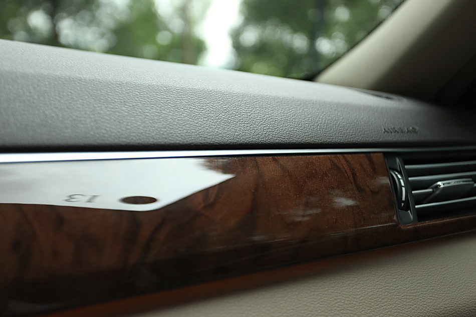 全新一代E300内饰图片