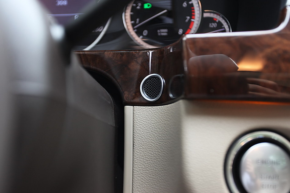 全新一代E300内饰图片