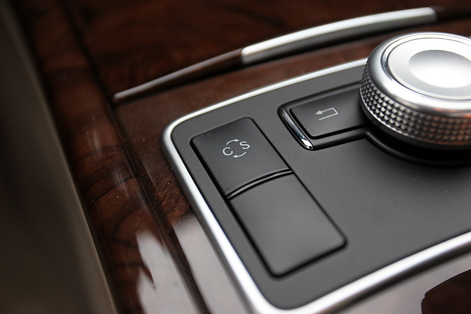 全新一代E300内饰图片