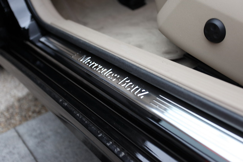 全新一代E300内饰图片