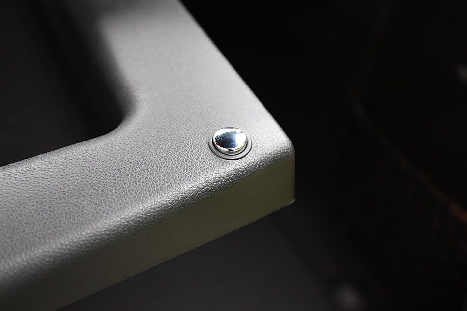 全新一代E300内饰图片