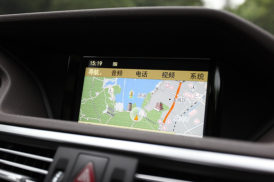 全新一代E300内饰图片