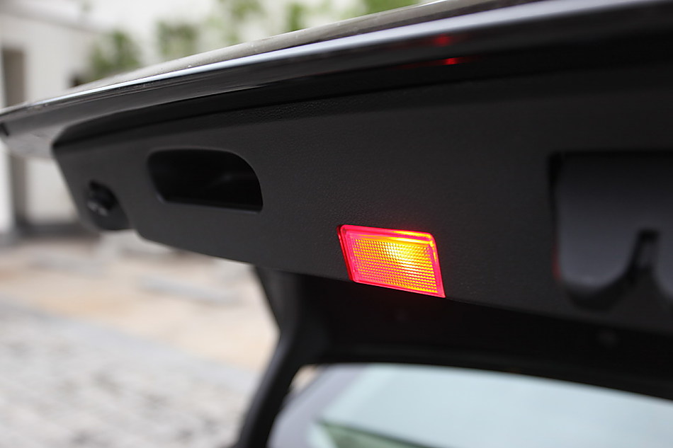 全新一代E300内饰图片