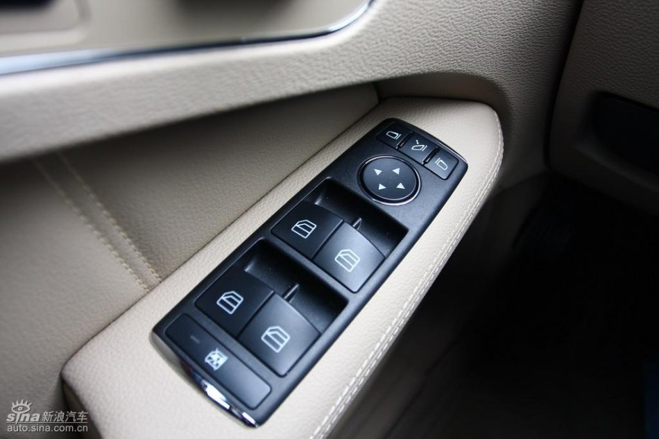 奔驰新E级试驾实拍图内饰