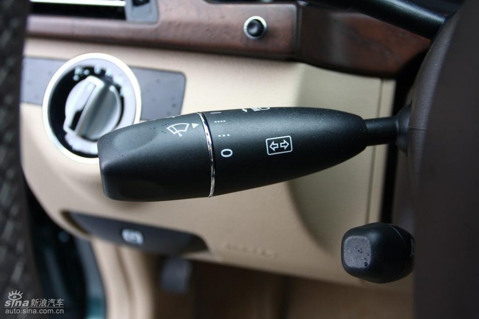 奔驰新E级试驾实拍图内饰