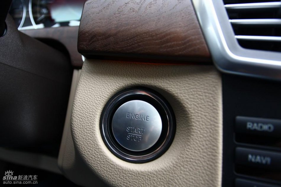 奔驰新E级试驾实拍图内饰