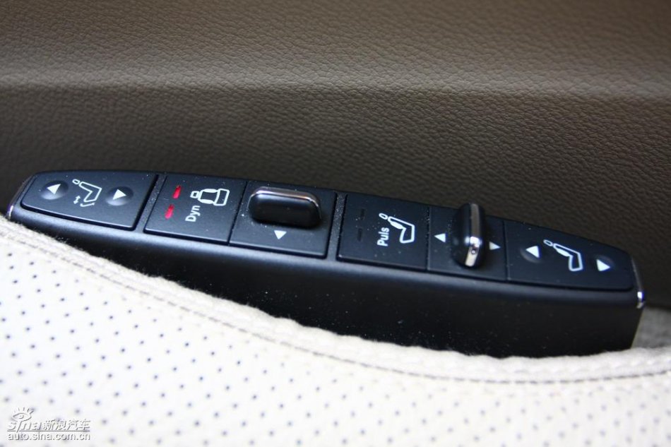 奔驰新E级试驾实拍图内饰