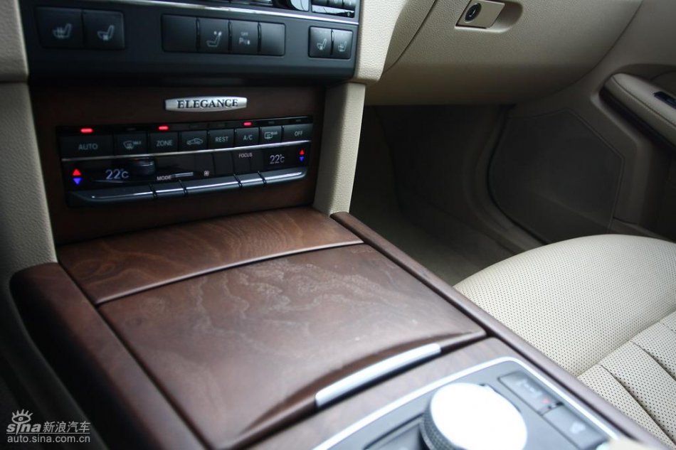 奔驰新E级试驾实拍图内饰
